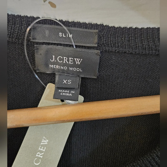 NWT J.Crew Slim Fit V Neck Sweater - Picture 2 of 5